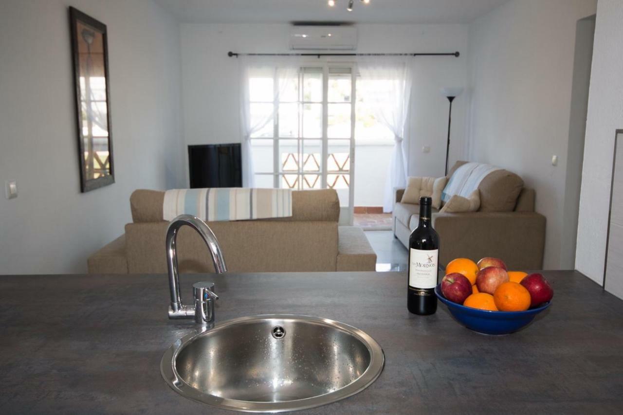 Puerto De La Duquesa Beach Apartment Castillo de Sabinillas Екстер'єр фото