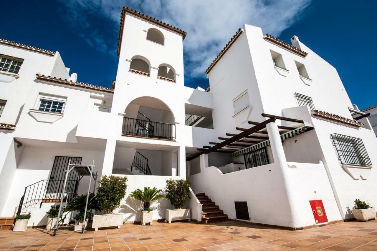 Puerto De La Duquesa Beach Apartment Castillo de Sabinillas Екстер'єр фото