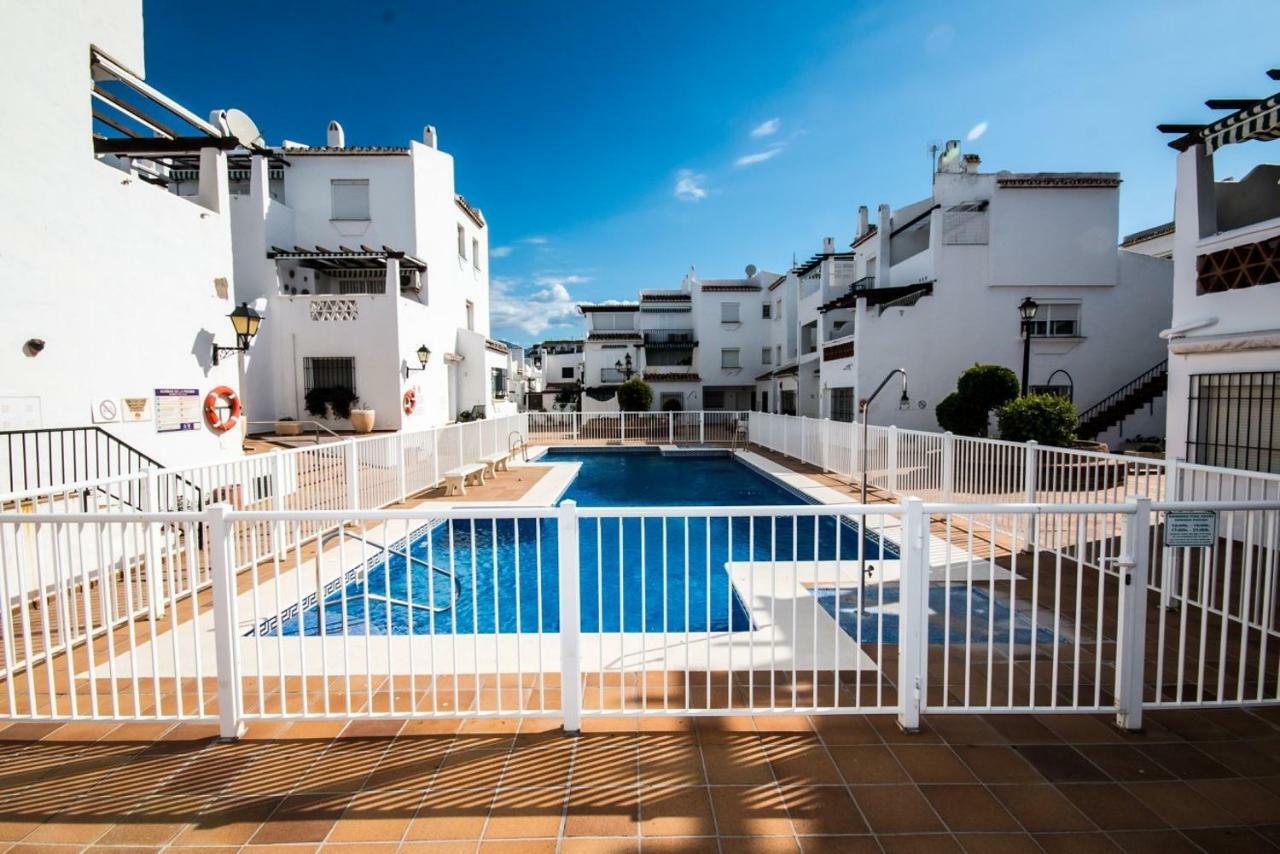 Puerto De La Duquesa Beach Apartment Castillo de Sabinillas Екстер'єр фото