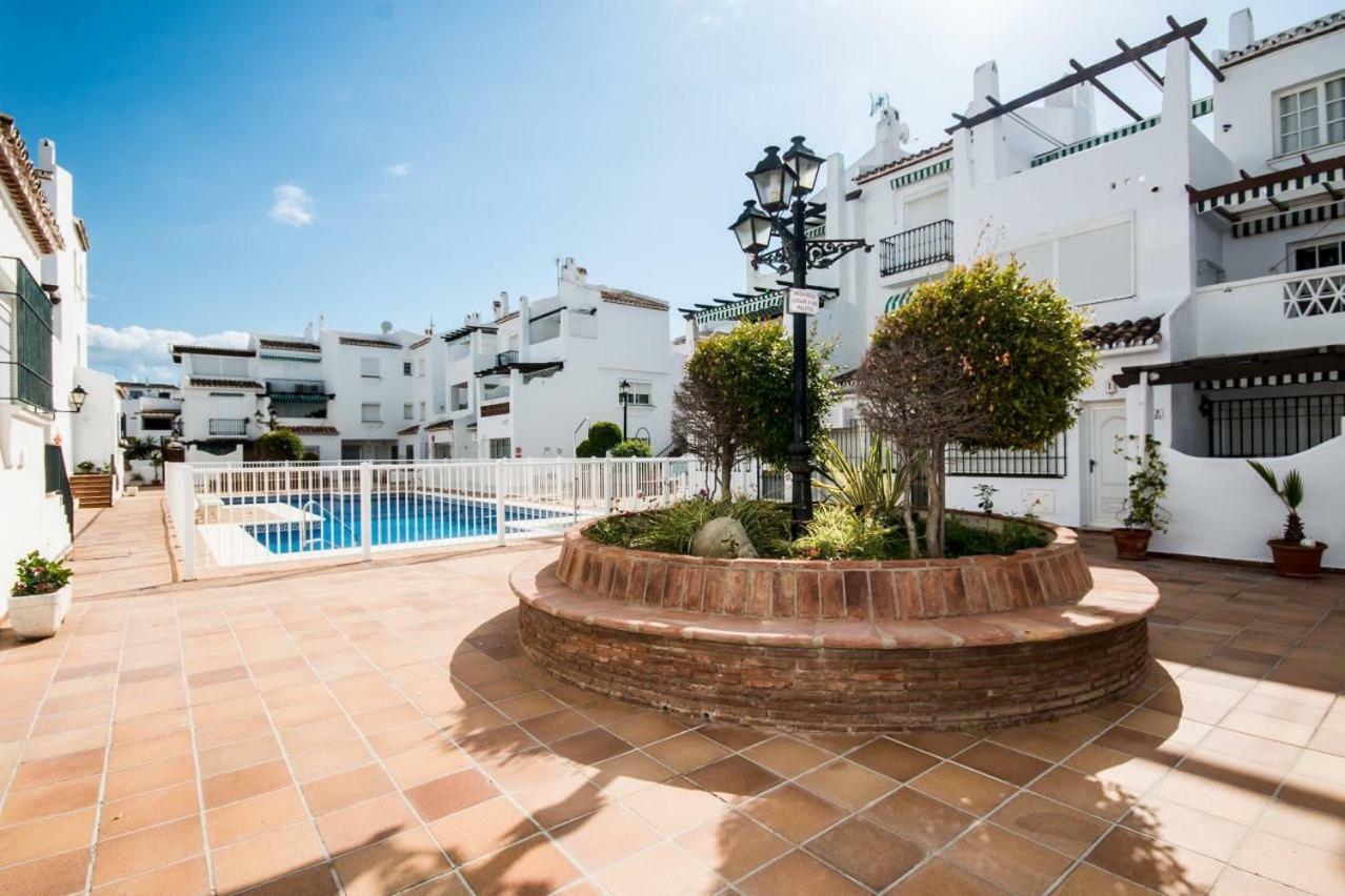 Puerto De La Duquesa Beach Apartment Castillo de Sabinillas Екстер'єр фото