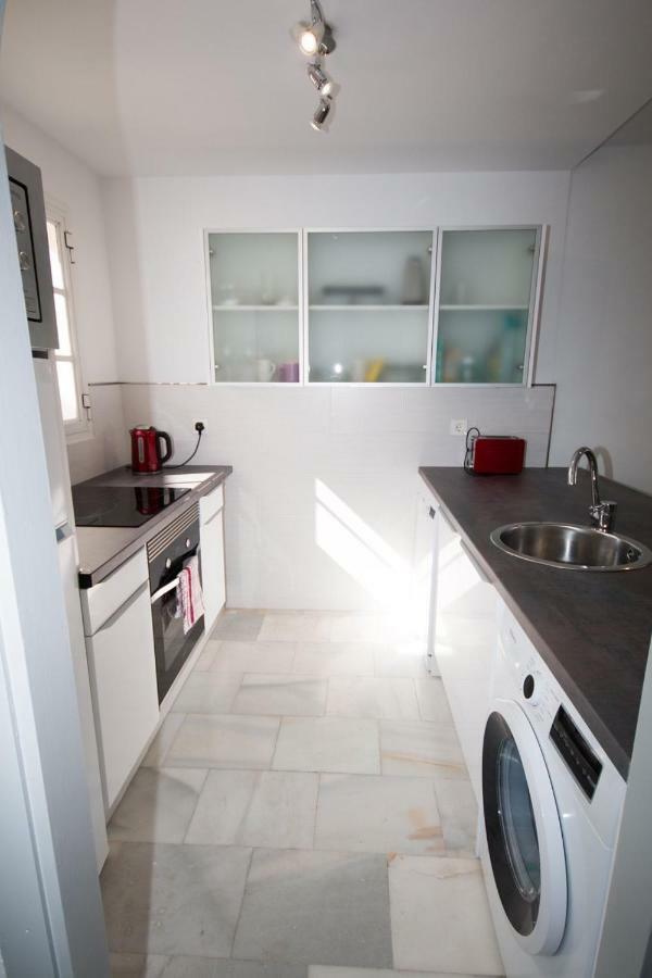 Puerto De La Duquesa Beach Apartment Castillo de Sabinillas Екстер'єр фото
